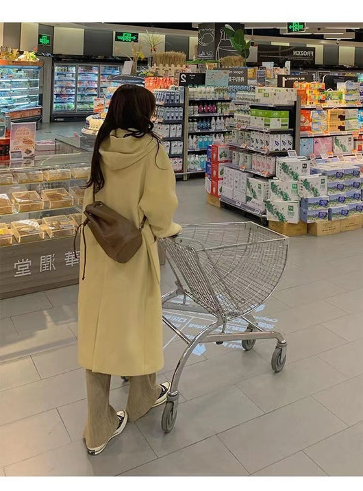 Abrigo de Lana para Mujer con Botones de Asta Amarilla - Image 15