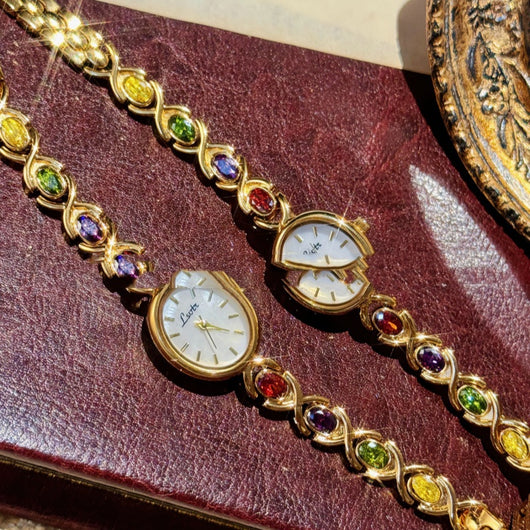 Reloj Elegante para Mujer con Gemas Arcoíris y Diseño Vintage