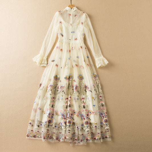 Vestido Largo Elegante con Cuello Alto, Bordado en Malla y Dobladillo Ancho - Image 2