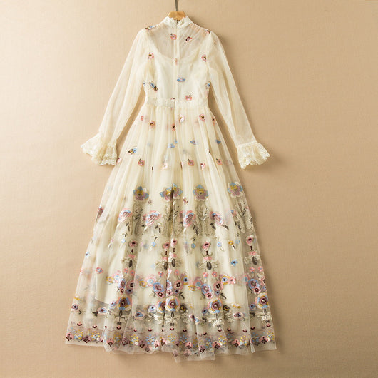 Vestido Largo Elegante con Cuello Alto, Bordado en Malla y Dobladillo Ancho - Image 2
