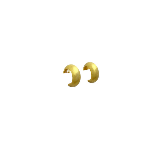 Aretes Geométricos C Minimalistas en Oro Mate Frosted - Image 5