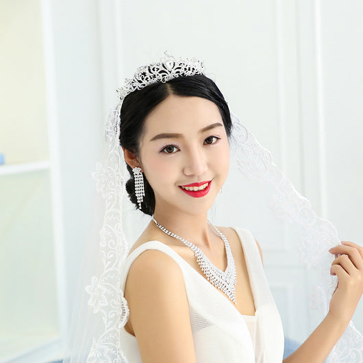 Sparkling rhinestone necklace and dangle earrings set. Large V-shaped bib necklace with claw chain design and matching long drop earrings. - Image 7