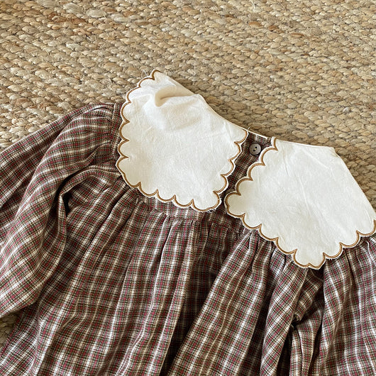 Vestido Infantil Estilo Occidental con Cuello Ancho y Flores Bordadas - Image 12