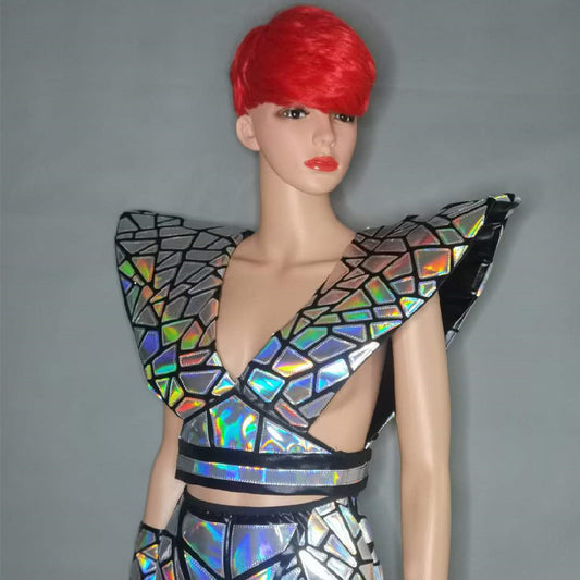 Traje Estereoscópico Reflectante de Hombros Elevados en Plata