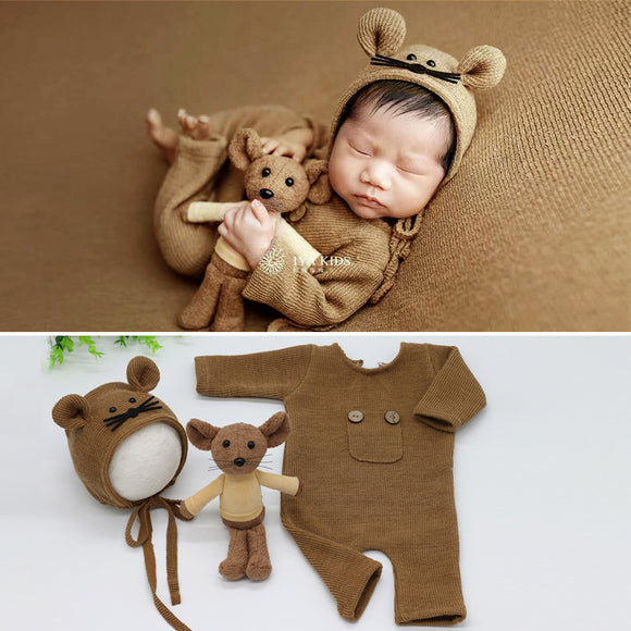 Conjunto Suave de 3 Piezas: Pijama Tejido, Gorro, Muñeca y Ratón