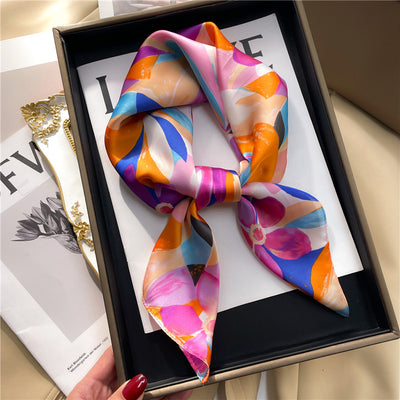 Pañuelo de Seda con Estampado Graffiti para Mujer