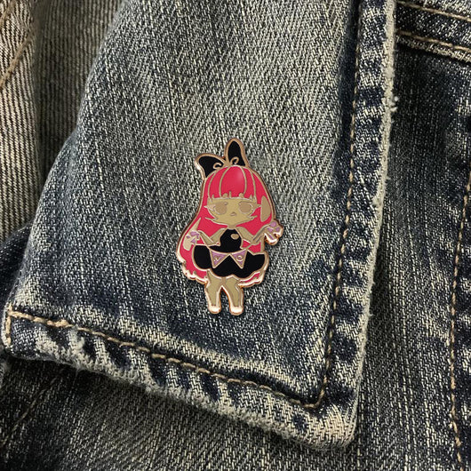 Broche de Metal Adorable con Diseño de Niña Caricatura - Image 5