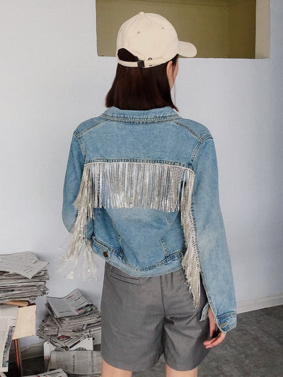 Chaqueta Denim Slim Azul Claro con Detalles de Strass en Solapa - Image 13