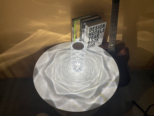 Lámpara LED Rosa Diamante Romántica para Dormitorio y Sala - Image 4