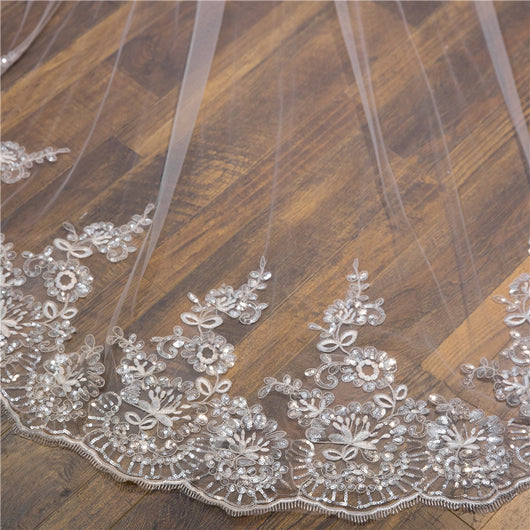 Peineta Nupcial con Lentejuelas y Encaje para Fotografía Profesional - Image 2