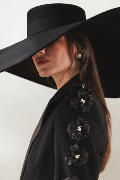 Conjunto Elegante de Dos Piezas con Flores para Mujer - Image 9