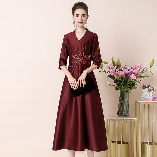 Vestido Ajustado Elegante con Bordado Delicado