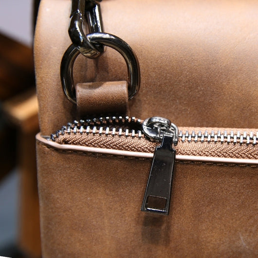 Bolsa de Cuero Inclinada Profesional para Negocios y Ocio - Image 6