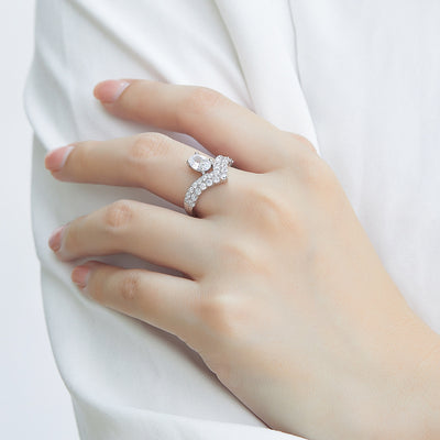 Anillo de Diamantes Doble Fila en V de Circón