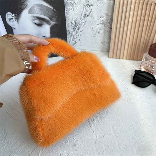 Clutch de Piel de Visón con Silueta Envolvente - Image 4