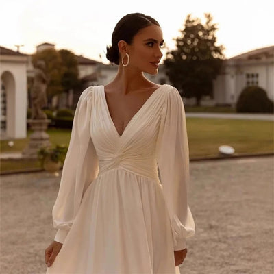 Vestido de Novia Gasa Satinada Escote Profundo Manga Larga - Image 4