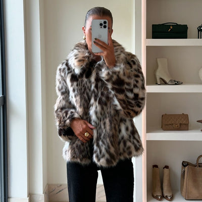Abrigo Corto de Leopardo con Cuello Solapa y Textura Peluda de Lujo - Image 10