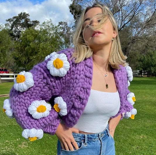 Cardigan Tejido a Mano con Bordado de Frutas y Jacquard