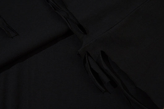 Playera Hombre con Estampa de Letras y Detalle de Chaleco - Image 11