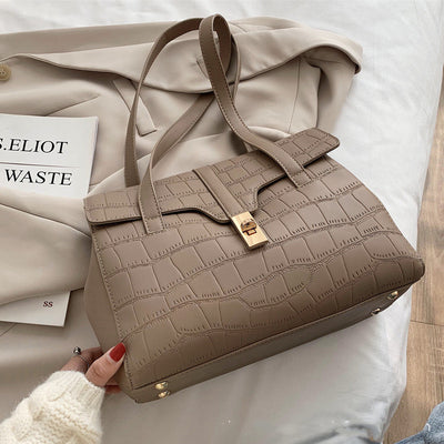 Bolsa de Hombro Portátil para Mujer con Textura Moderna - Image 10