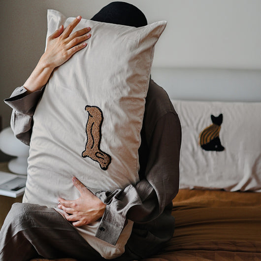 Funda de Almohada de Algodón Puro con Bordado 3D Color Café con Leche - Image 12