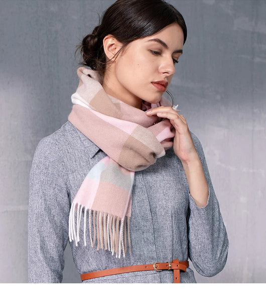 Bufanda de Lana Pura Cuadros para Mujer - Cálida y Versátil - Image 8