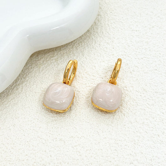 Aretes Colgantes con Circonita Micro Incrustada y Detalles Esmaltados - Image 2