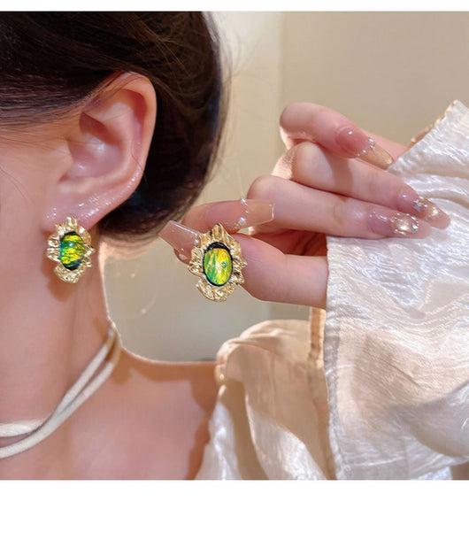 Aretes Metálicos Plisados Irregulares Verde Retro - Image 9