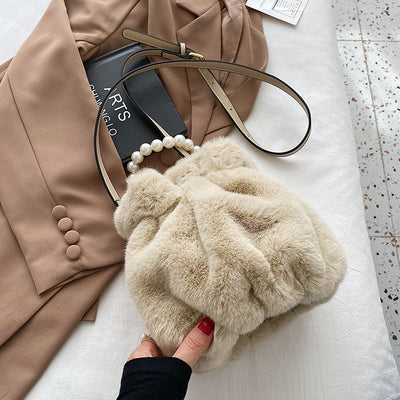Bolso Mensajero de Peluche con Perlas para Mujer - Diseño Trendy e Instagrameable - Image 22