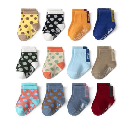 Calcetines Antideslizantes de Algodón con Lunares para Niños - Image 18