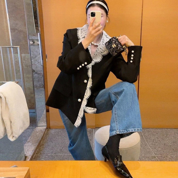 Blazer Elegante con Solapa de Encaje y Botones de Perla para Mujer