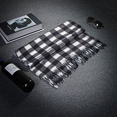Bufanda Térmica Escocesa Negra y Blanca Talla Grande para Hombre y Mujer - Image 3