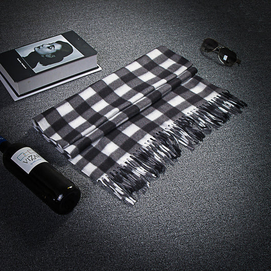 Bufanda Térmica Escocesa Negra y Blanca Talla Grande para Hombre y Mujer - Image 3