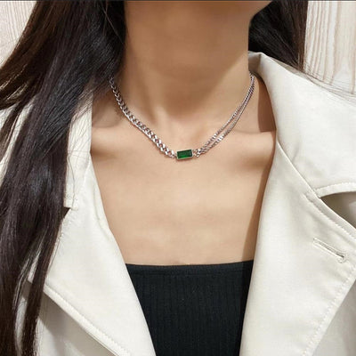 Collar Multicapa Dorado con Diamantes Verdes - Image 6