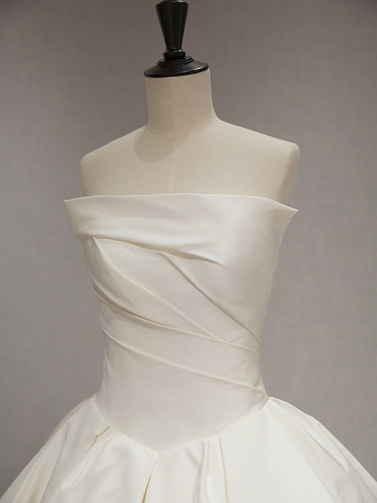 Vestido de Novia Elegante Estilo Francés con Cola - Escote Tubo Satinado - Image 5