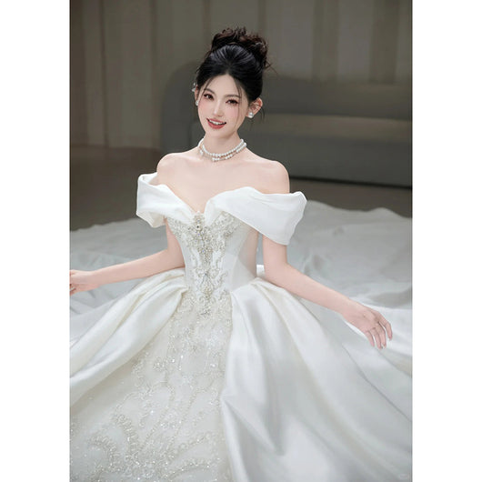 Vestido de Maternidad Satinado con Hombros Descubiertos - Image 3