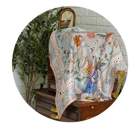 Pañoleta de Seda Vintage Suave - Image 2
