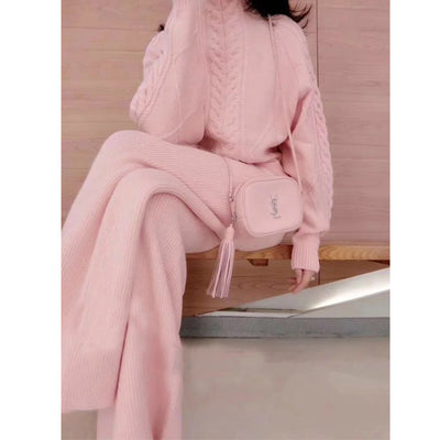 Conjunto de Dos Piezas: Suéter Cuello Alto Retorcido + Pantalón Ancho en Seda de Hielo - Image 3