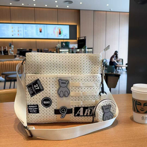 Bolsa Crossbody de Malla con Parches de Gran Capacidad