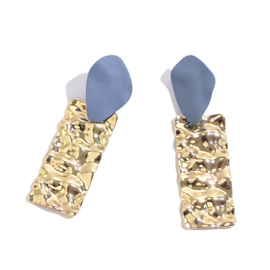 Aretes Metálicos Mate Minimalistas Versátiles - Image 4