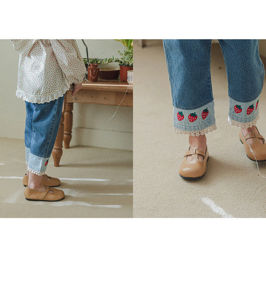 Jeans Casuales con Bordado de Fresa y Encaje - Image 10