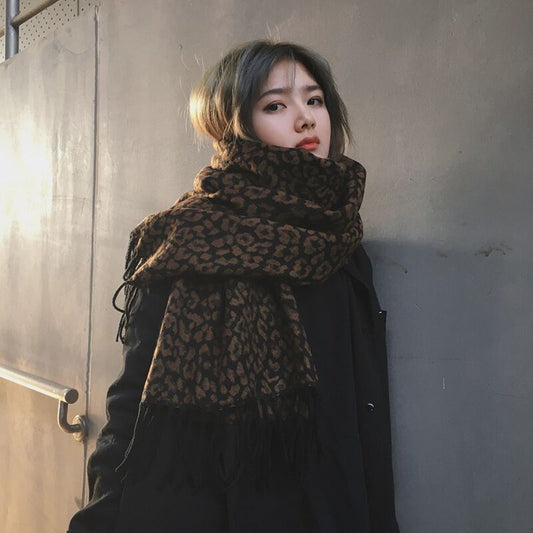 Chal Grueso Cálido con Estampado Leopardo
