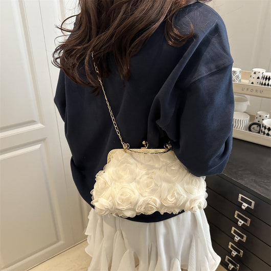 Bolso Elegante para Mujer con Patrón de Rosas y Detalle de Cadena - Image 3