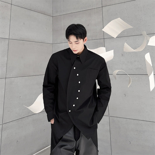 Camisa Casual Oscura con Botones Diagonales Asimétricos