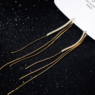 Aretes Largos de Cadena Ósea con Borla y Diamantes - Estilo Minimalista Frío - Image 4