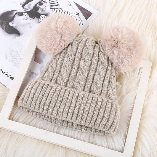 Gorro Cálido para Mujer con Doble Pelota de Piel y Personalización - Image 2
