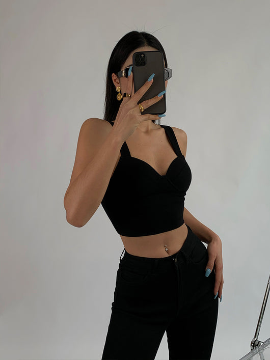 Camiseta Negra Escotada en la Espalda para Mujer - Image 9