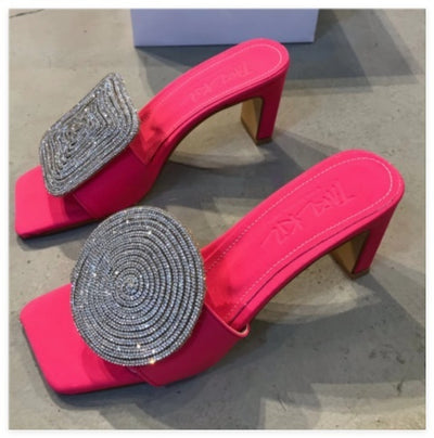 Sandalias de Cuero y Lino Tejido con Tacón Grueso y Detalles de Cristales - Image 9