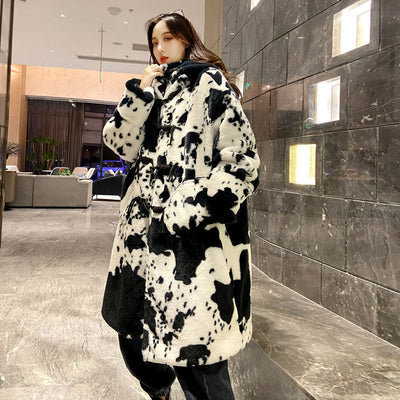 Abrigo de Piel Estampado Vaca - Diseño Elegante Largo hasta la Rodilla para Invierno - Image 2