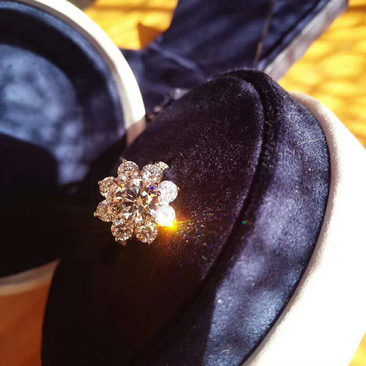 Anillo de Plata Esterlina con Diamante de 2 Quilates - Diseño Girasol - Image 11